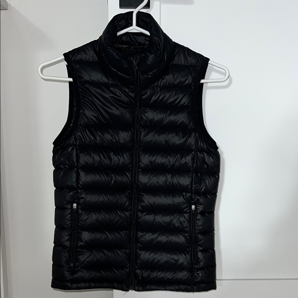 Aritzia Black Puffer Vest with Duck Down